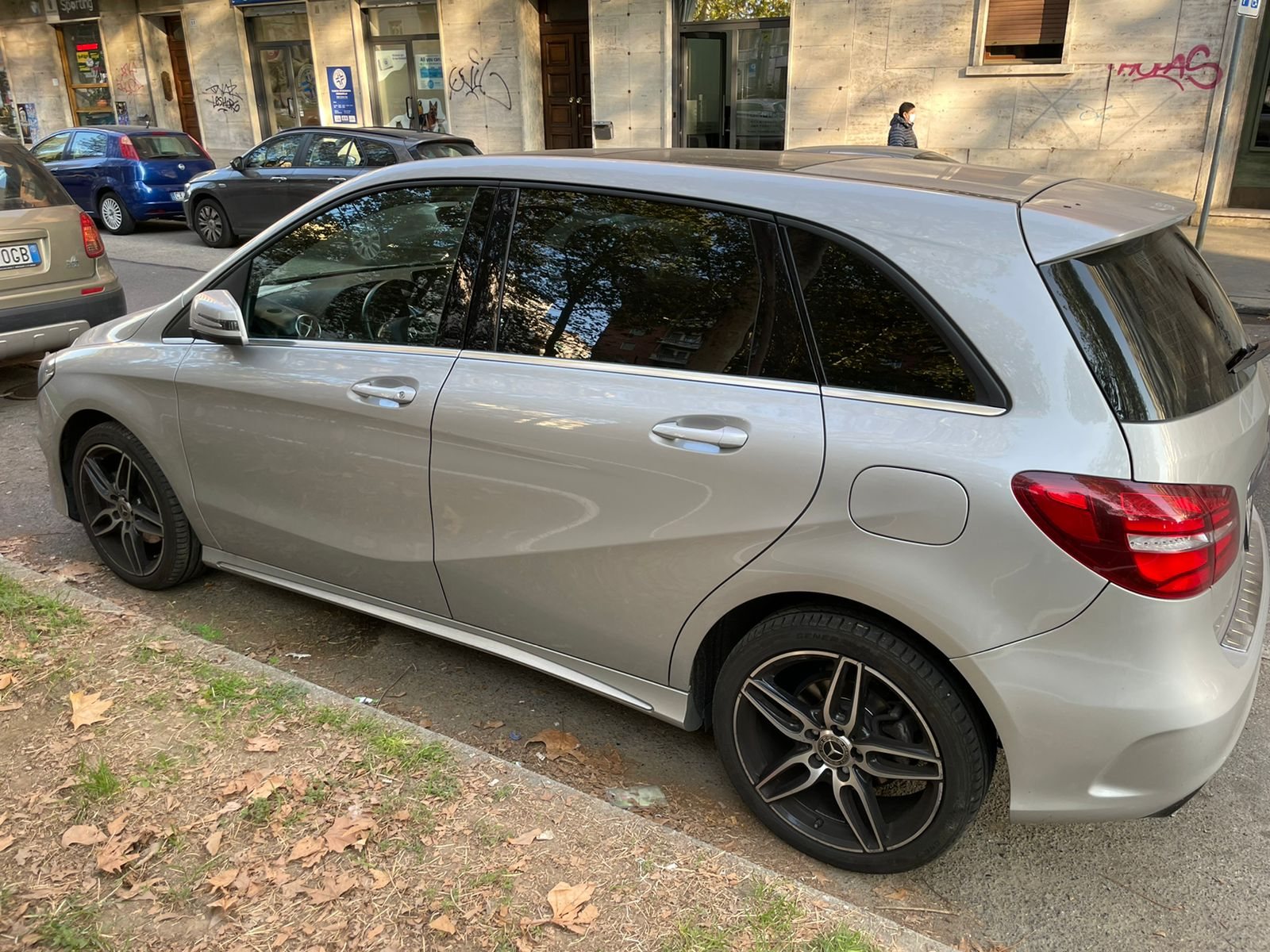 Mercedes-Benz Classe B 180 d Automatic Premium AMG Line usata Torchiara Cilento - foto 5