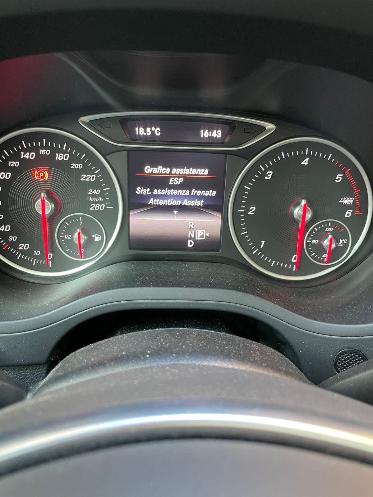 Mercedes-Benz Classe B 180 d Automatic Premium AMG Line usata Torchiara Cilento - foto 15